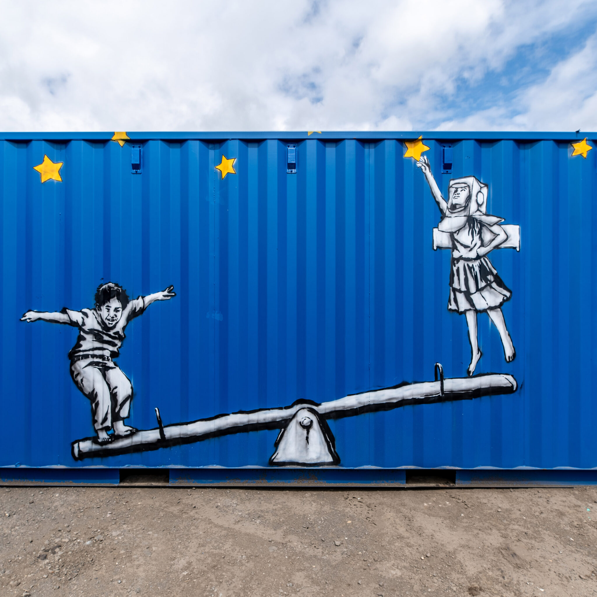 The Rebel Bear Dharavi artwork on BOXXS container in Linlithgow – uplifting mural about resilience and hope