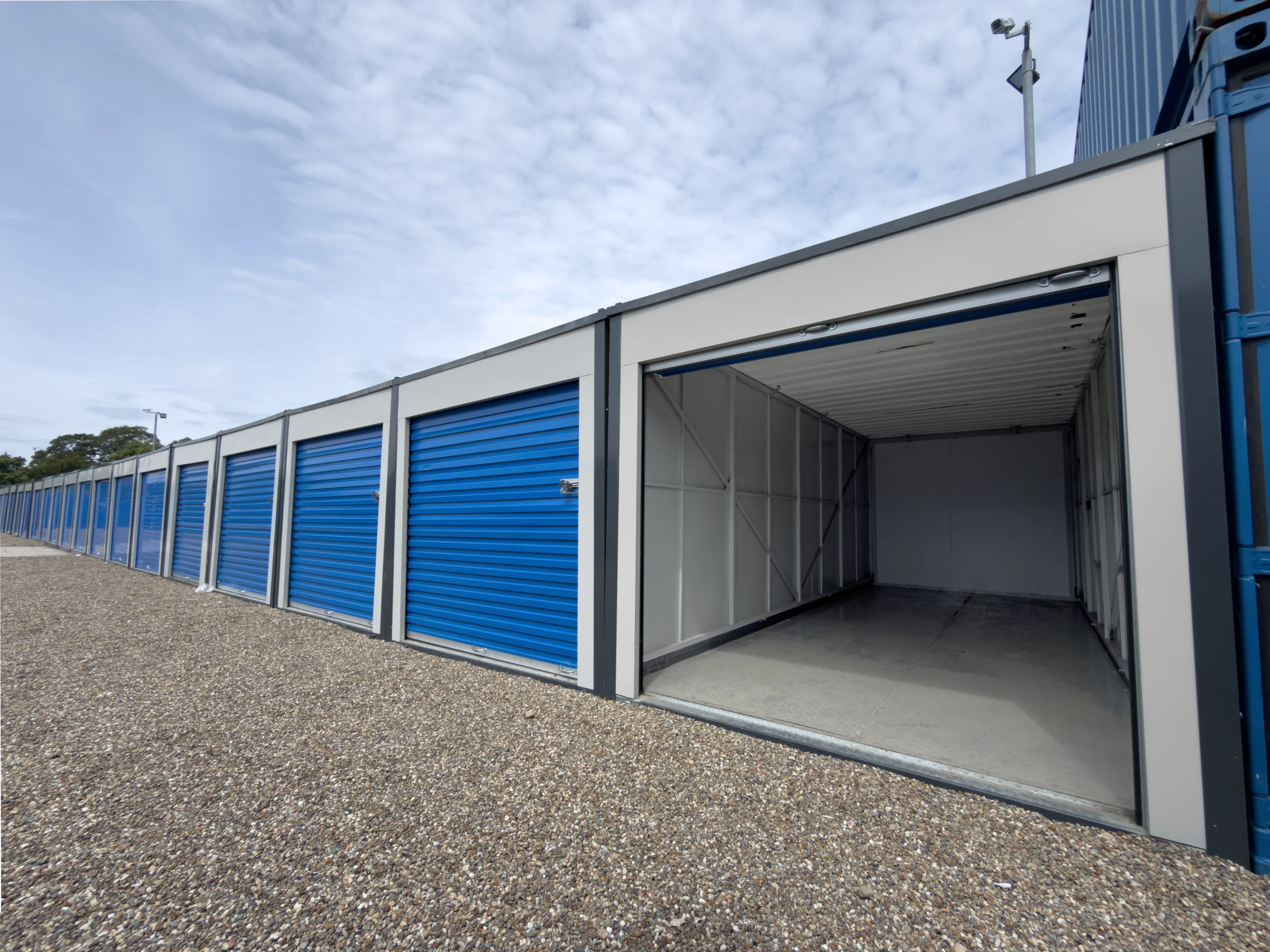Looking for self storage near Livingston? Discover secure drive-up units, flexible monthly terms and insulated storage at Boxxs in nearby Linlithgow.