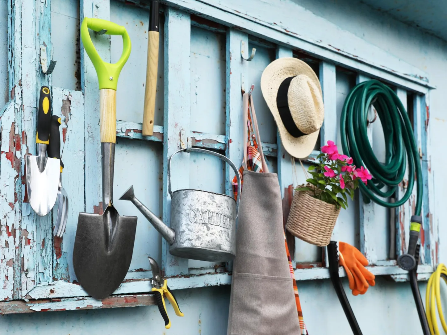 Garden storage ideas using organised outdoor storage and self storage solutions in Linlithgow